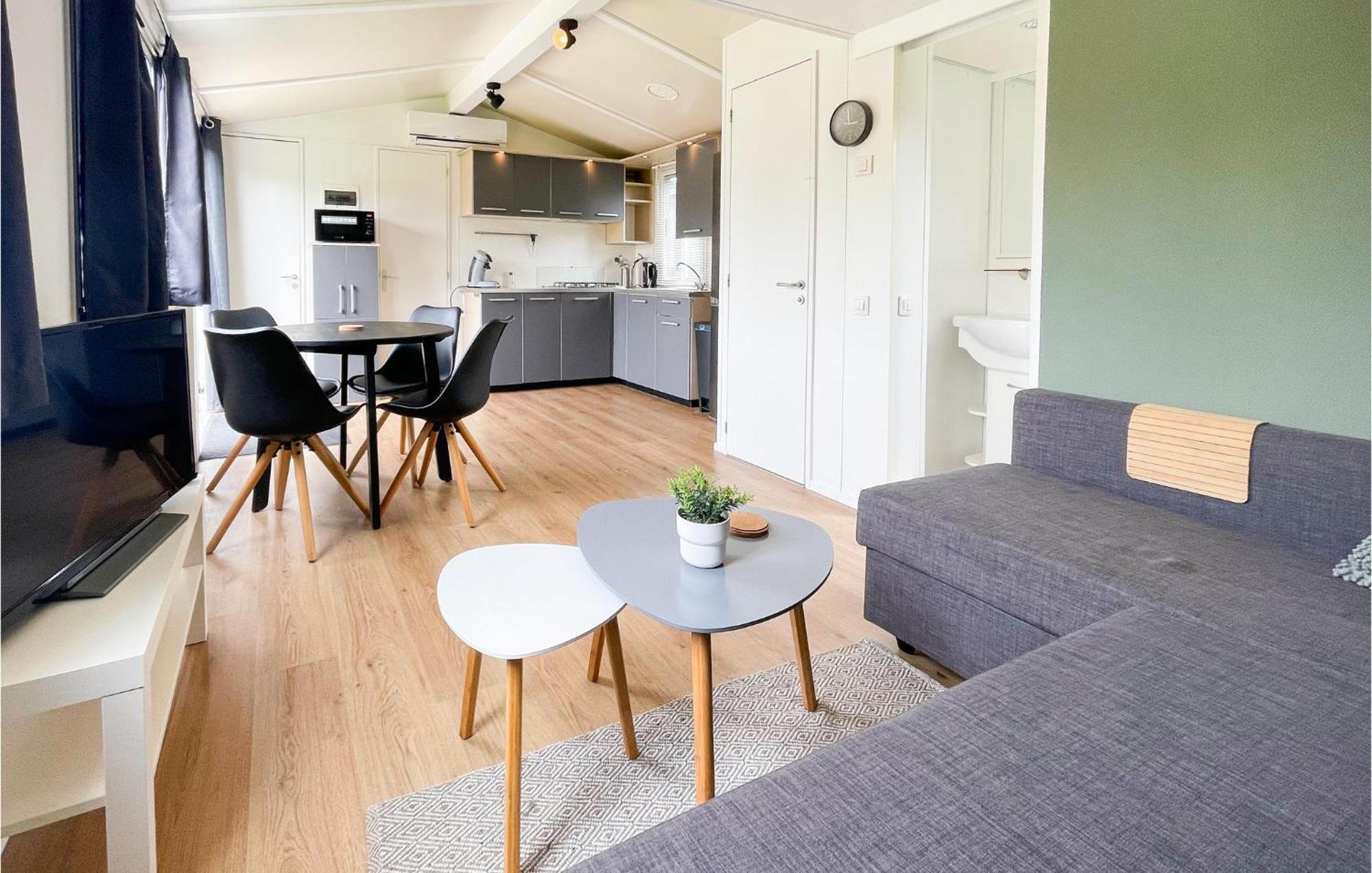 Gorgeous Home In Tzummarum With Wifi Eksteriør billede